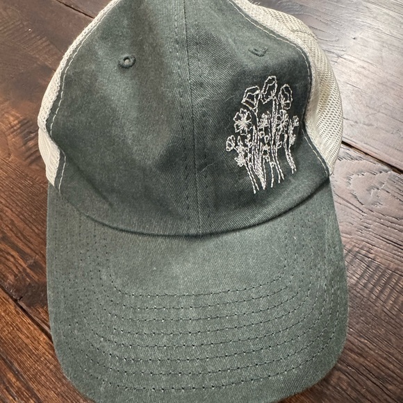 Sportsman Green and Cream Baseball Cap with Floral Embroidery - Picture 7 of 11